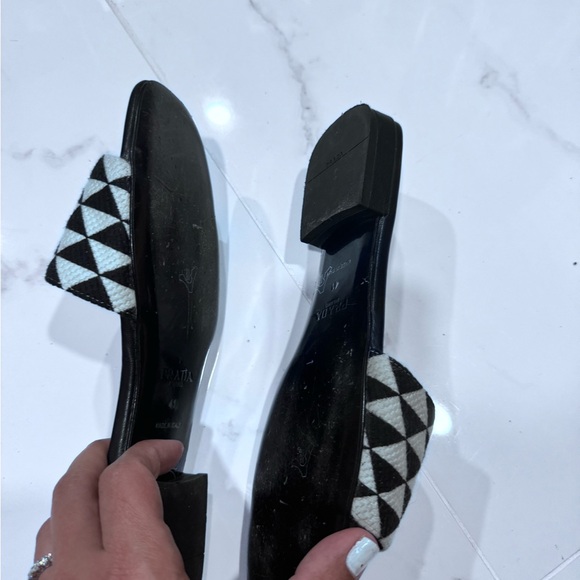 Prada black and white slides - Picture 2 of 3